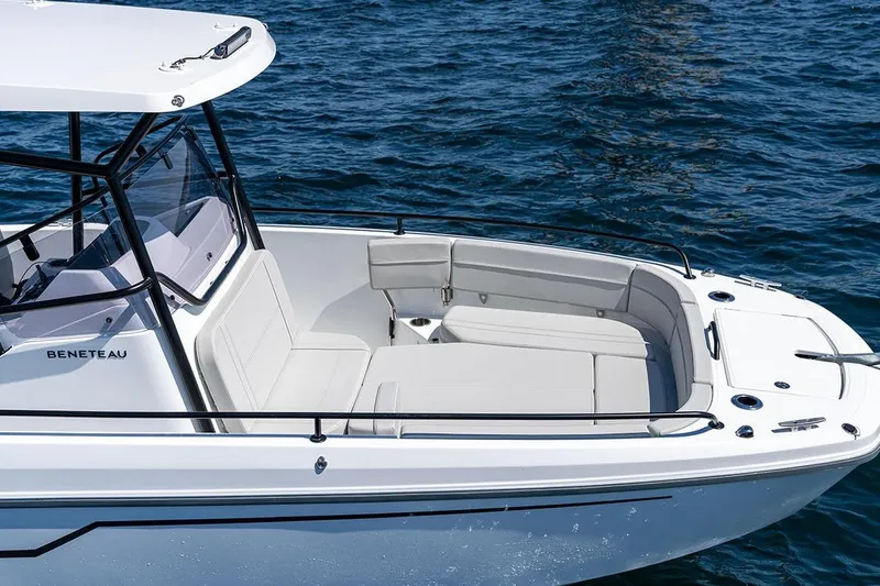 Slide: The Image of Beneteau Flyer 8 SPACEdeck 2026 on calm water. - 3