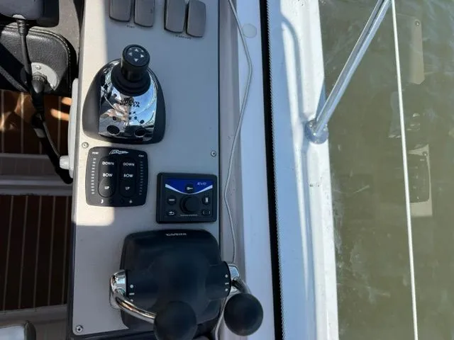 Slide: The Image of Control panel of 2009 Four Winns V435 yacht. - 11