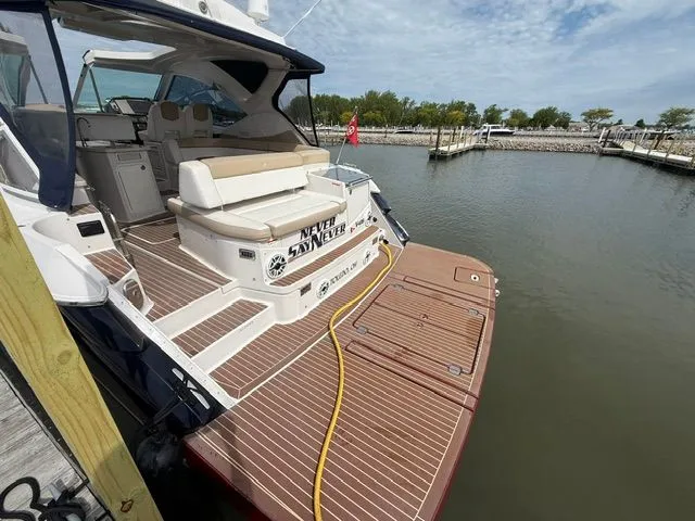 Slide: The Image of 2009 Four Winns V435 yacht docked with wooden deck. - 4