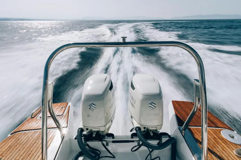 Slide: The Image of 2026 Beneteau Flyer 10 with dual outboard engines on the water. - 47