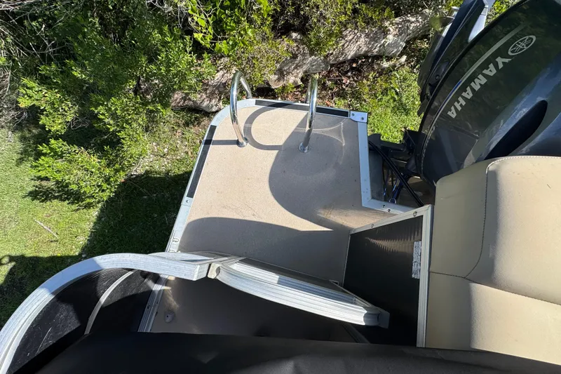 The Image of 2011 Bennington 2274GLi boat with Yamaha motor, rear deck view. - 1
