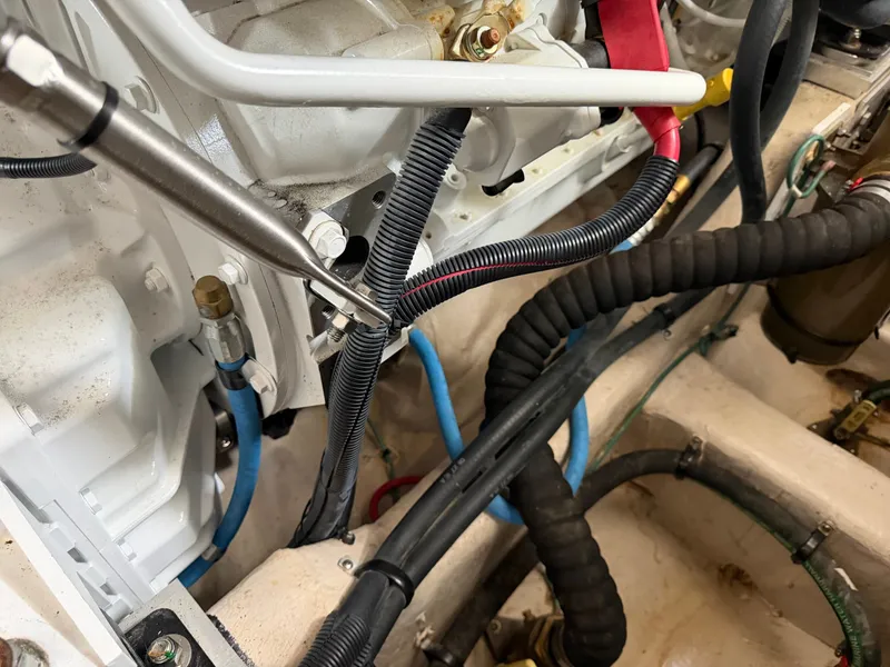 Slide: The Image of Engine compartment of 2017 Sea Ray Sundancer 400. - 40