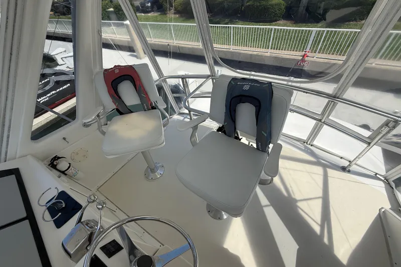 Slide: The Image of 1997 Ocean Yachts 40 Super Sport cockpit with two chairs and life jackets. - 26