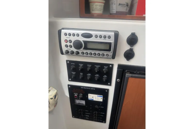 Slide: The Image of 2007 Sailfish 2660 WAC control panel with radio and switches. - 19
