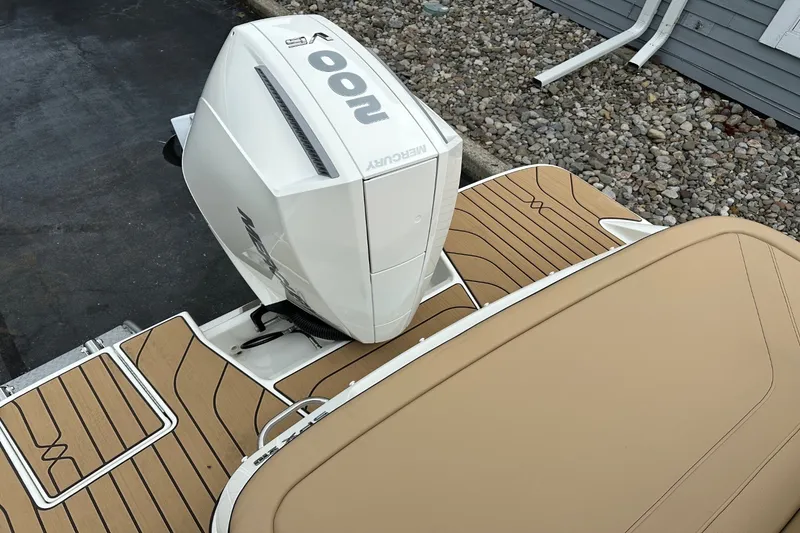 Slide: The Image of Sea Ray SPX 210 Outboard 2027 - 15