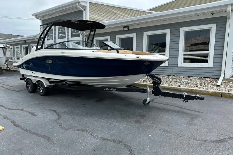 Slide: The Image of Sea Ray SPX 210 Outboard 2027 - 1