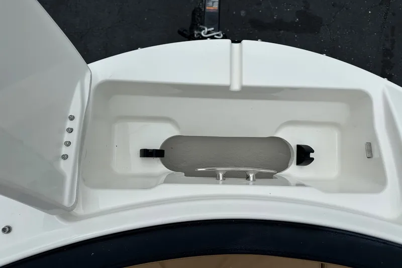 Slide: The Image of Sea Ray SPX 210 Outboard 2027 - 41