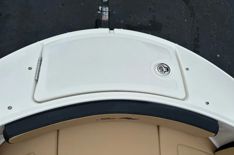 Slide: The Image of Sea Ray SPX 210 Outboard 2027 - 40