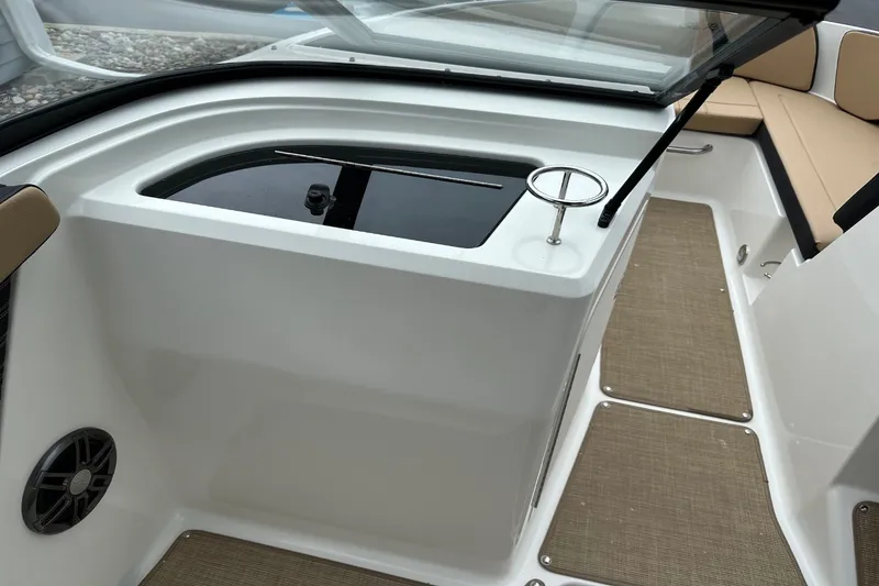 Slide: The Image of Sea Ray SPX 210 Outboard 2027 - 31
