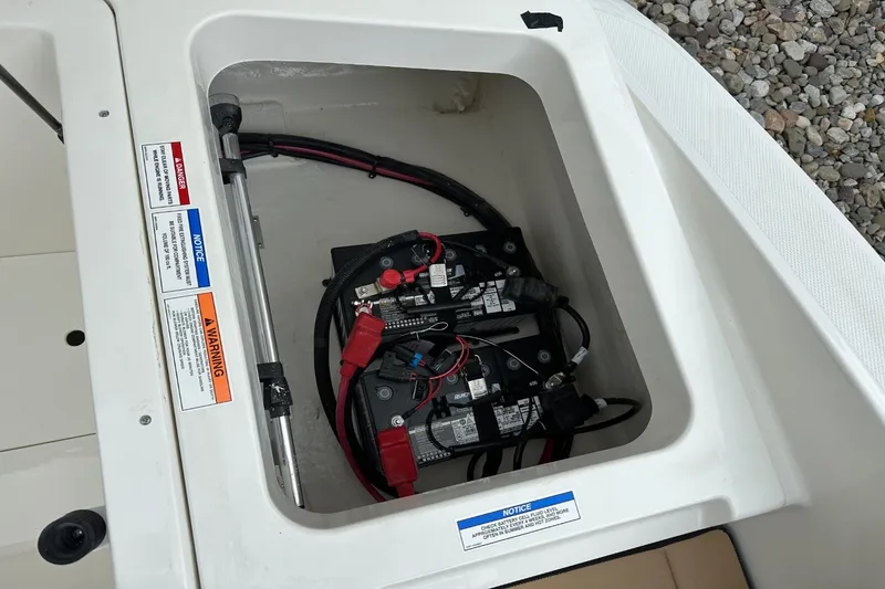 Slide: The Image of Sea Ray SPX 210 Outboard 2027 - 45