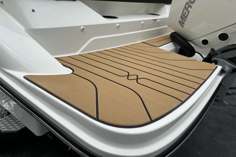 Slide: The Image of Sea Ray SPX 210 Outboard 2027 - 12