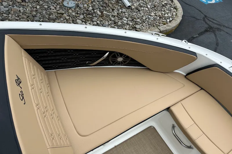 Slide: The Image of Sea Ray SPX 210 Outboard 2027 - 35