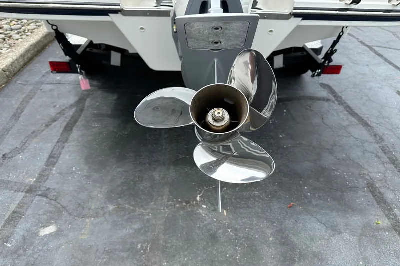 Slide: The Image of Sea Ray SPX 210 Outboard 2027 - 7