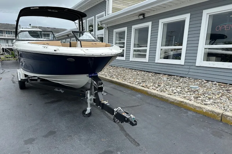 Slide: The Image of Sea Ray SPX 210 Outboard 2027 - 3