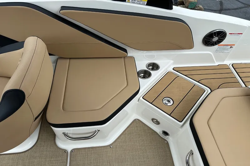Slide: The Image of Sea Ray SPX 210 Outboard 2027 - 25