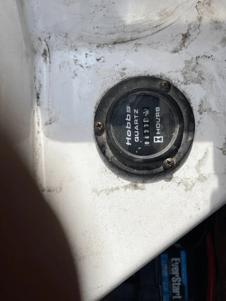 Slide: The Image of Hobbs hour meter on a 1998 Four Winns 240 Horizon boat. - 10