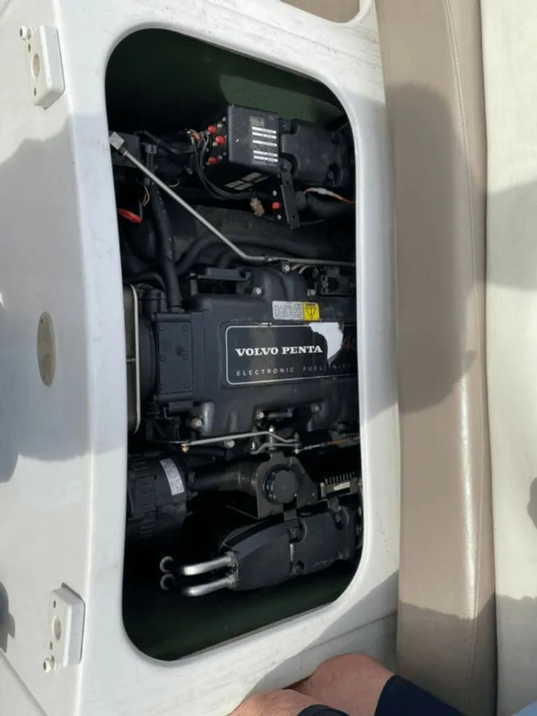 Slide: The Image of Volvo Penta engine in 1998 Four Winns 240 Horizon boat. - 11