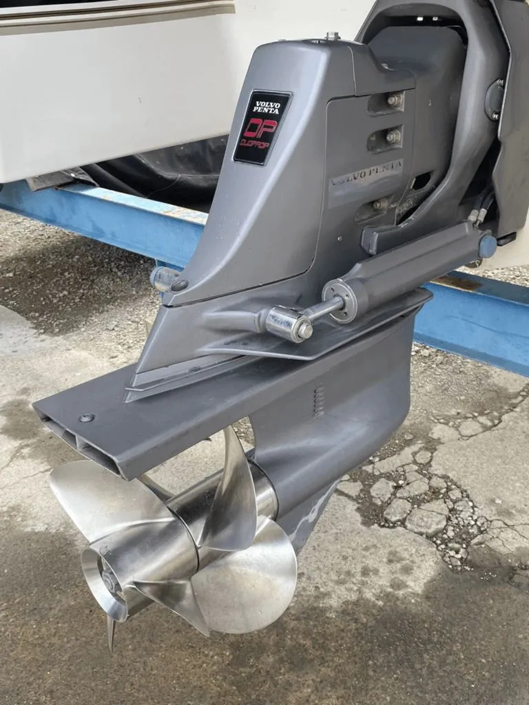 Slide: The Image of Volvo Penta drive on a 1998 Four Winns 240 Horizon boat. - 19