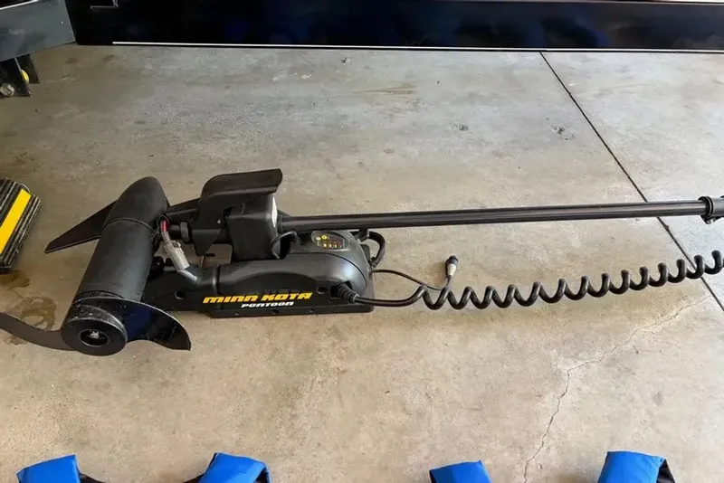 Slide: The Image of Minn Kota pontoon motor on concrete floor, Sun Tracker Bass Buggy 2014. - 17