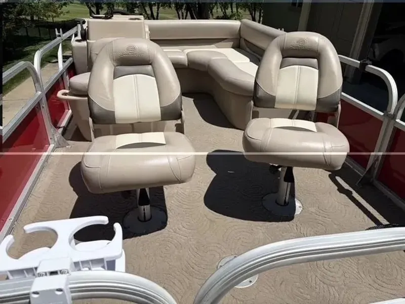Slide: The Image of 2014 Sun Tracker Bass Buggy pontoon boat with beige seating. - 8