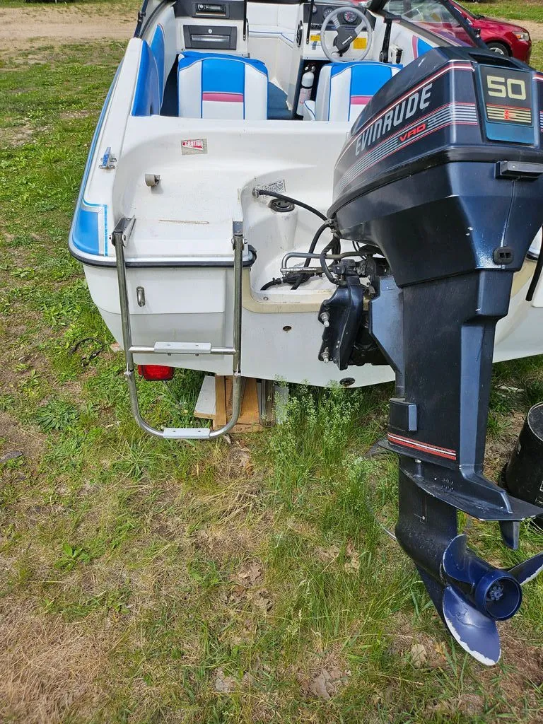 Slide: The Image of 1991 Sunbird Corsair boat with Evinrude 50 HP outboard motor. - 14