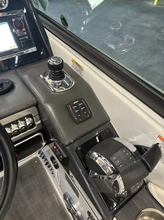 Slide: The Image of Formula 330 Crossover Bowrider 2015 - 12