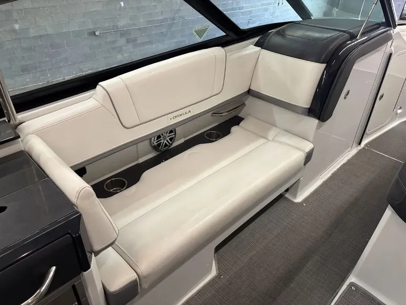Slide: The Image of Formula 330 Crossover Bowrider 2015 - 9