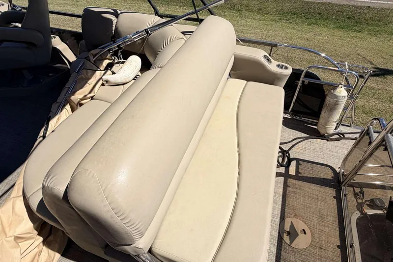 Slide: The Image of 2017 Manitou 25 SES BENCH boat with beige seating and deck view. - 3