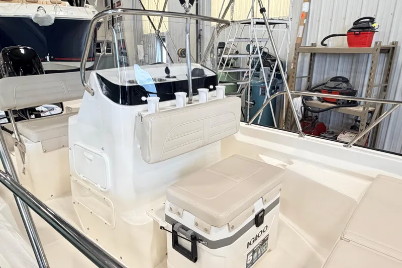 Slide: The Image of Boston Whaler 150 Montauk 2026 - 6