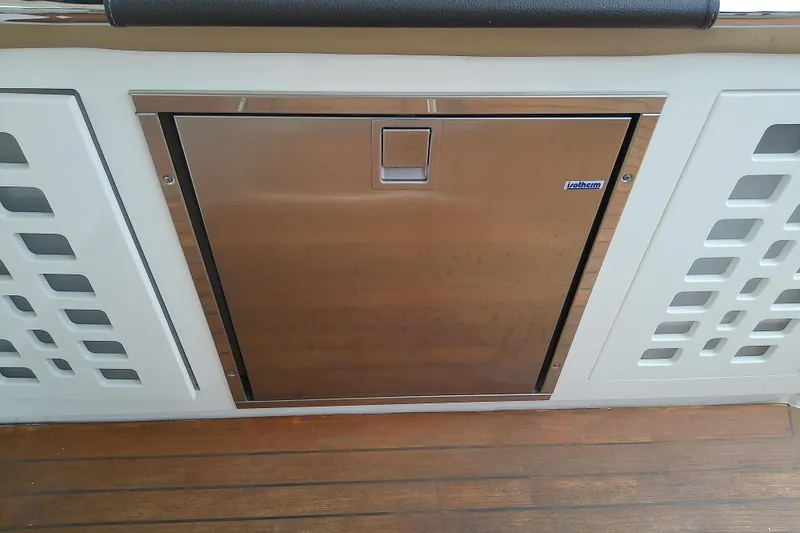 Slide: The Image of Stainless steel hatch on 2019 Sea Ray SLX 400 Outboard boat, featuring teak flooring. - 21