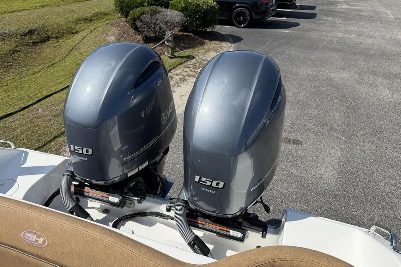Slide: The Image of Twin Yamaha 150 engines on a 2024 Sea Hunt Ultra 265 SE boat. - 18