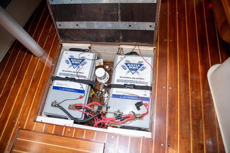 Slide: The Image of B&G RAM-T1-12V component on 1994 Morgan Catalina 38 boat. - 59