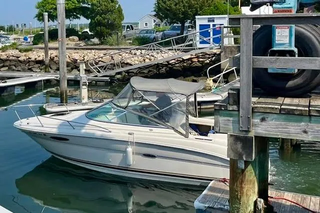 The Image of 2004 Sea Ray 215 Weekender boat docked at a marina with clear skies. - 0