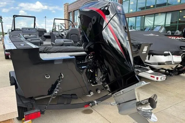 Slide: The Image of 2025 Tracker Targa V-19 WT Tournament Edition boat with powerful outboard motor. - 10