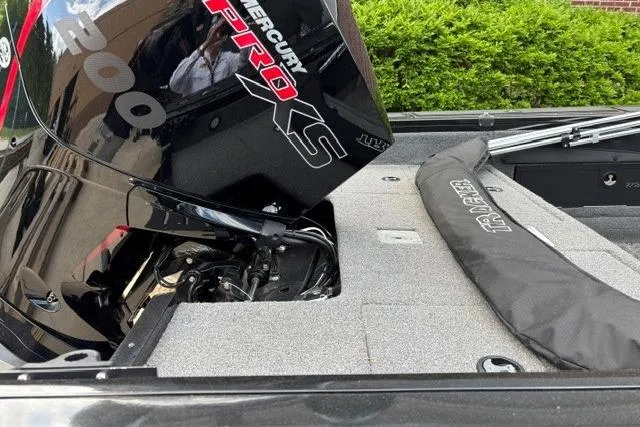 Slide: The Image of 2025 Tracker Targa V-19 WT Tournament Edition boat with Mercury Pro XS engine. - 11