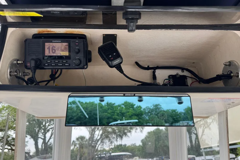 Slide: The Image of 2003 Grady-White Advance 257 boat console with Garmin marine radio and microphone. - 14