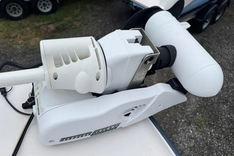 Slide: The Image of White trolling motor on a 2003 Grady-White Advance 257 boat. - 18