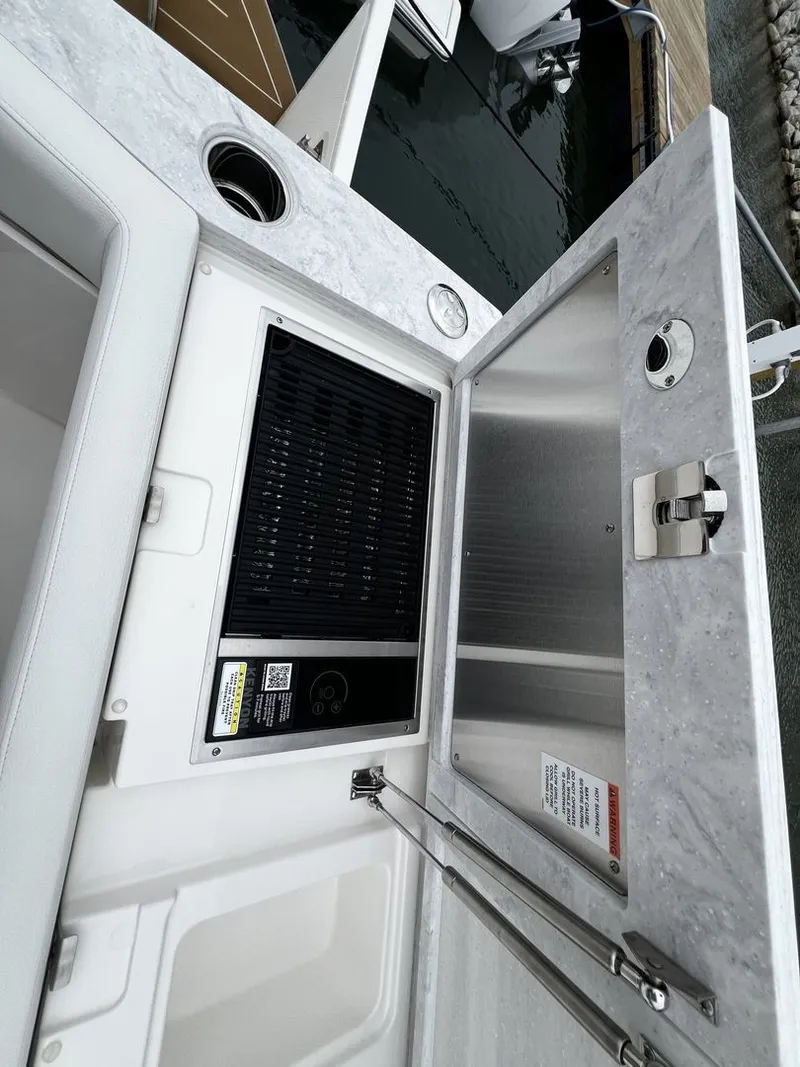 Slide: The Image of Tiara EX60 2027 - 19