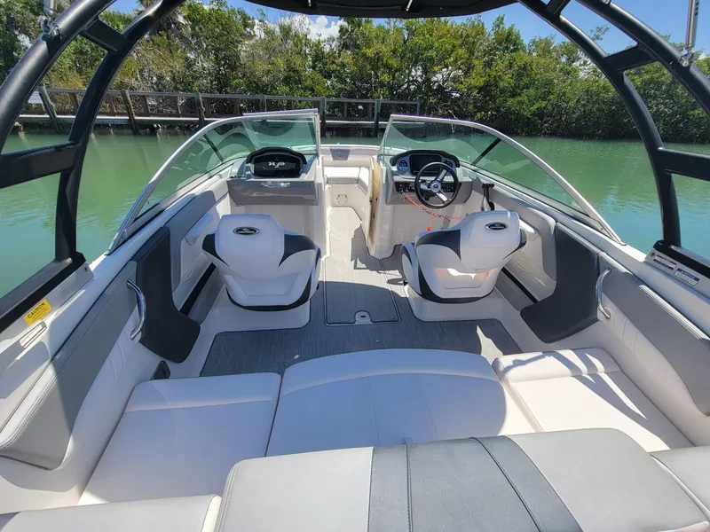 Slide: The Image of Interior of a 2016 Chaparral 21 H2O Sport boat, modern design. - 7