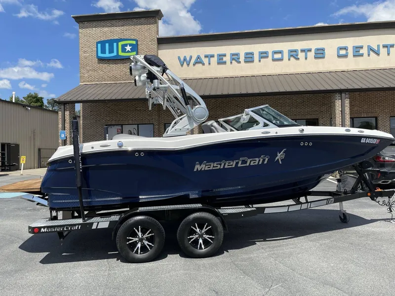 The Image of 2016 MasterCraft X20 boat at watersports center. - 1