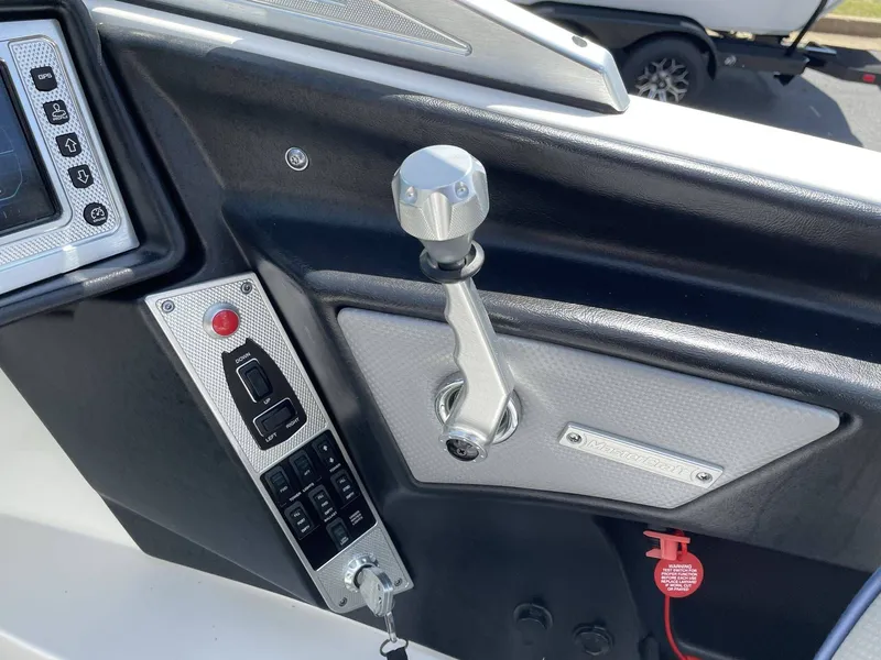 Slide: The Image of Interior view of a 2016 MasterCraft X20 boat with control lever. - 19