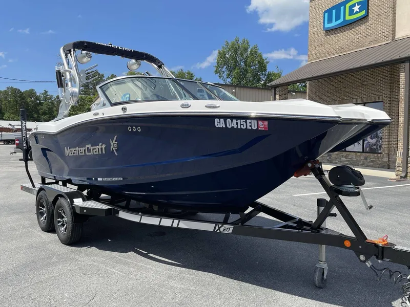 Slide: The Image of 2016 MasterCraft X20 boat on trailer in front of building. - 28