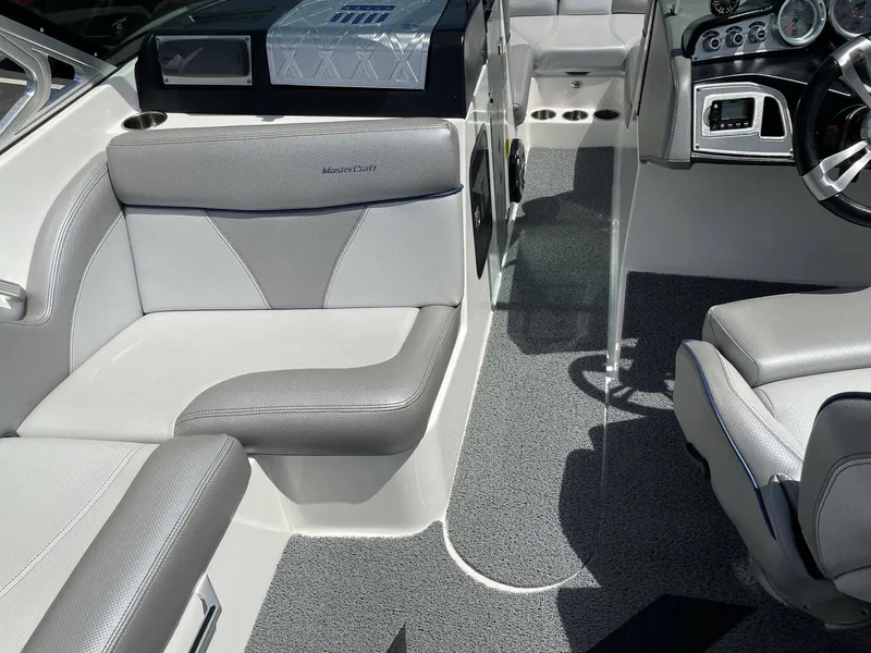 Slide: The Image of Interior of a 2016 MasterCraft X20 boat with gray seating. - 30