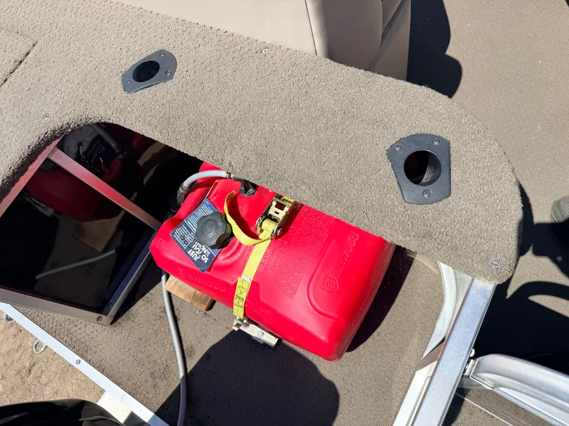 Slide: The Image of Red fuel tank on a 2013 Qwest 7516 Adventure boat. - 32
