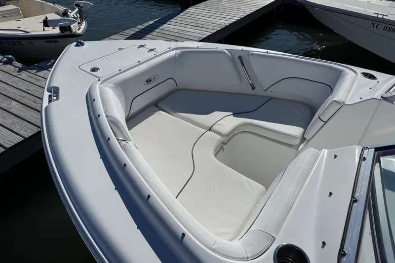 Slide: The Image of 2017 Sea Hunt Escape 211 LE boat with spacious seating at the dock. - 11