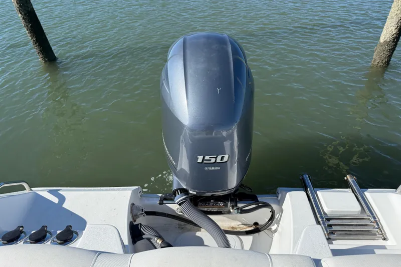 Slide: The Image of 2017 Sea Hunt Escape 211 LE with Yamaha 150 engine on water. - 14