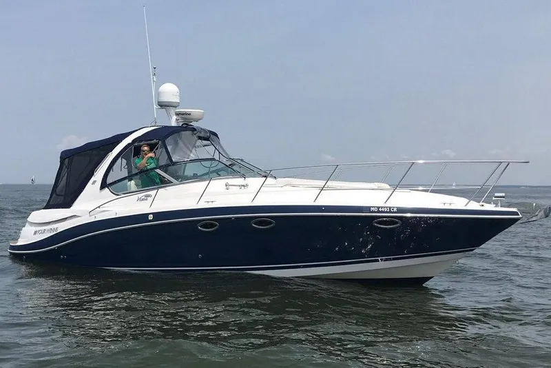 The Image of 2006 Four Winds Vista 348 boat cruising on open water. - 0