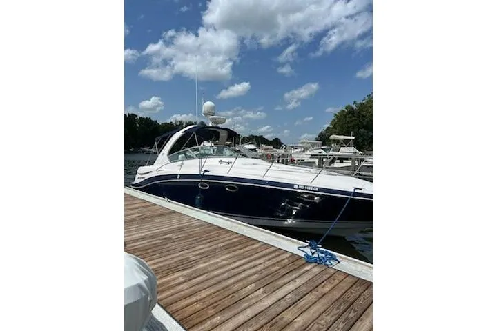 Slide: The Image of 2006 Four Winds Vista 348 boat docked under a clear blue sky. - 10