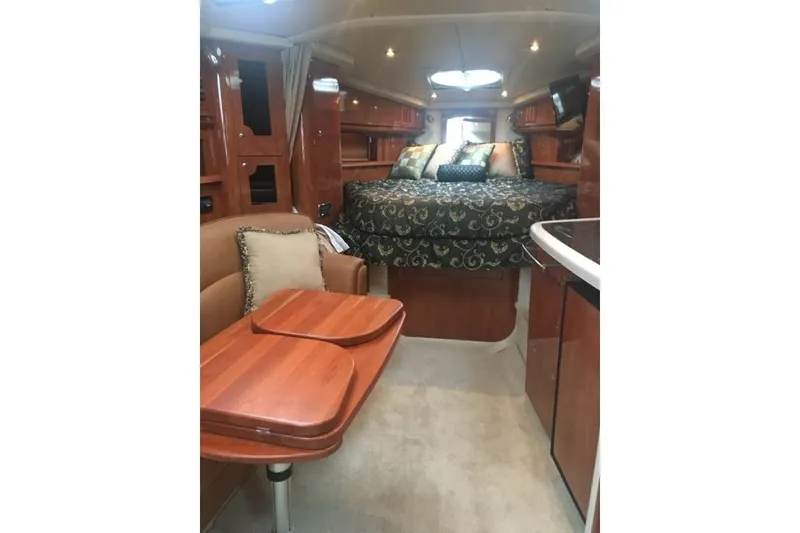Slide: The Image of Interior of 2006 Four Winds Vista 348 RV with cozy bed and dining area. - 16