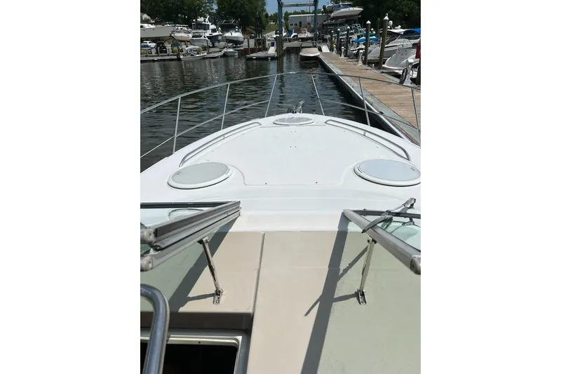 Slide: The Image of 2006 Four Winds Vista 348 boat docked at a marina, view from the bow. - 25